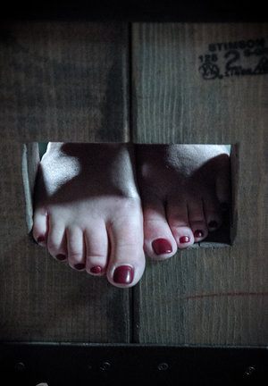 18 year old girl Arwen Gold loses her virginity after her car breaks down